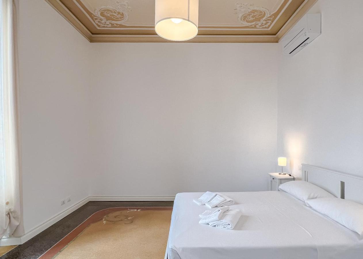 Appartamenti In Villa Del '900 瓦拉泽 外观 照片
