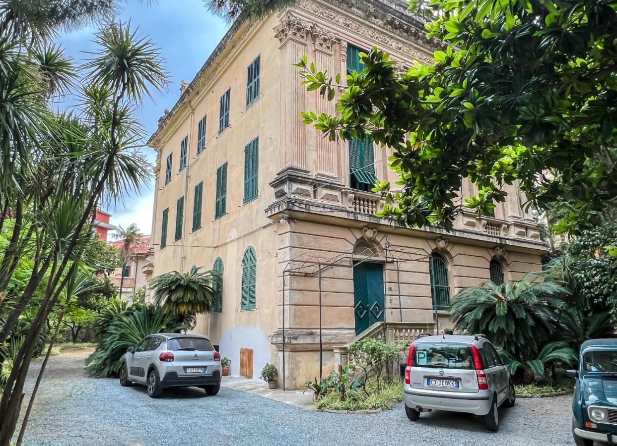 Appartamenti In Villa Del '900 瓦拉泽 外观 照片